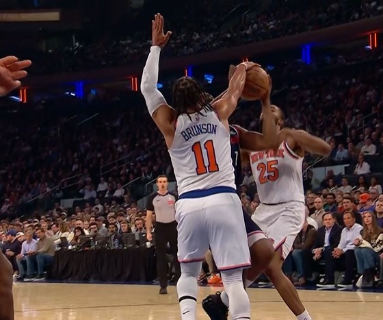 九游娱乐APP-被防得很难受！哈登一对一强攻 遭布伦森生切