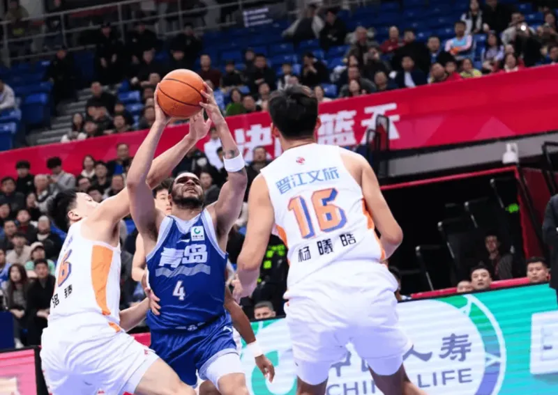 九游娱乐首页-杨曦皓出战38分钟，投篮6中3、三分3中1得到9分9篮板1盖帽